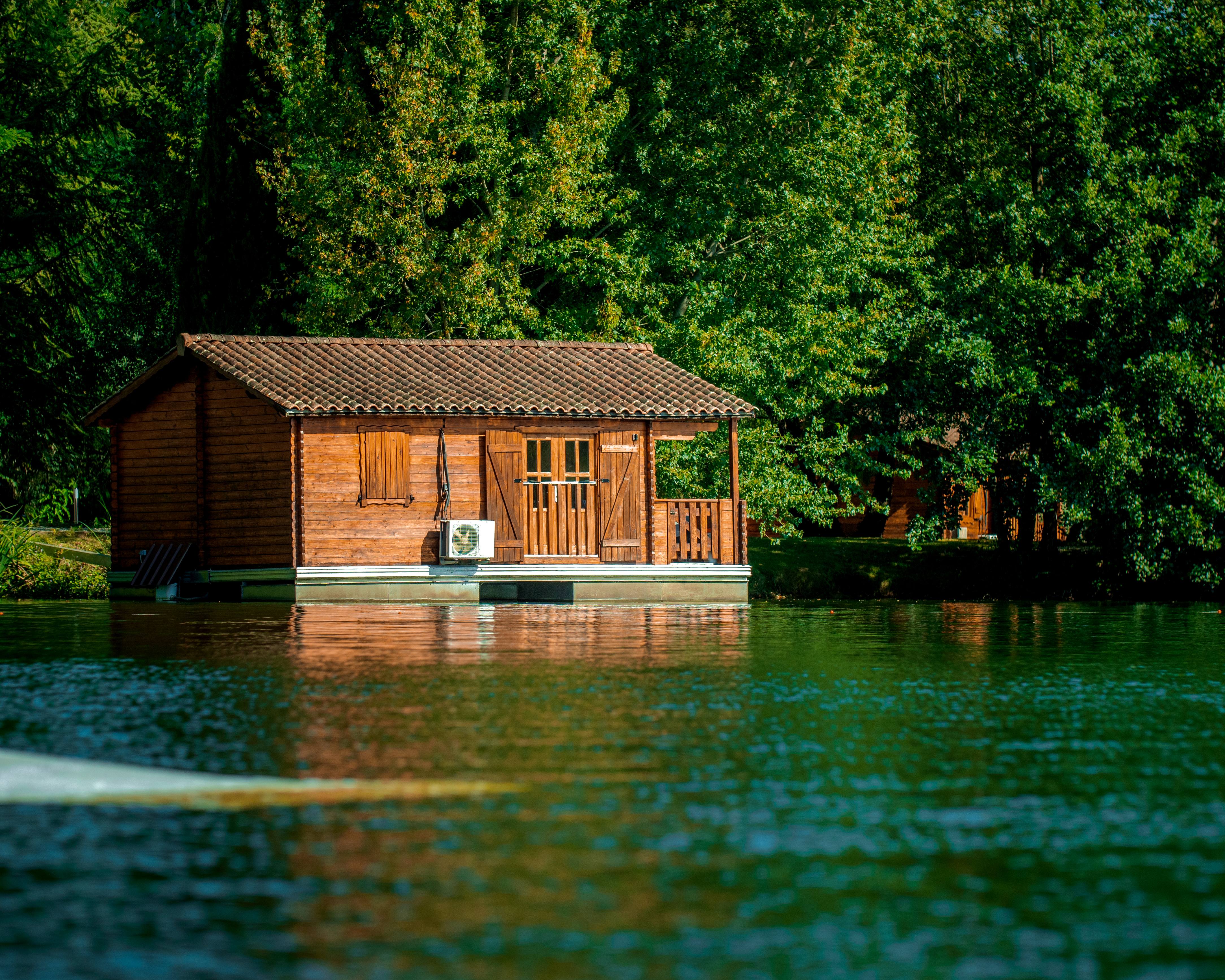 Drijvend chalet op het meer