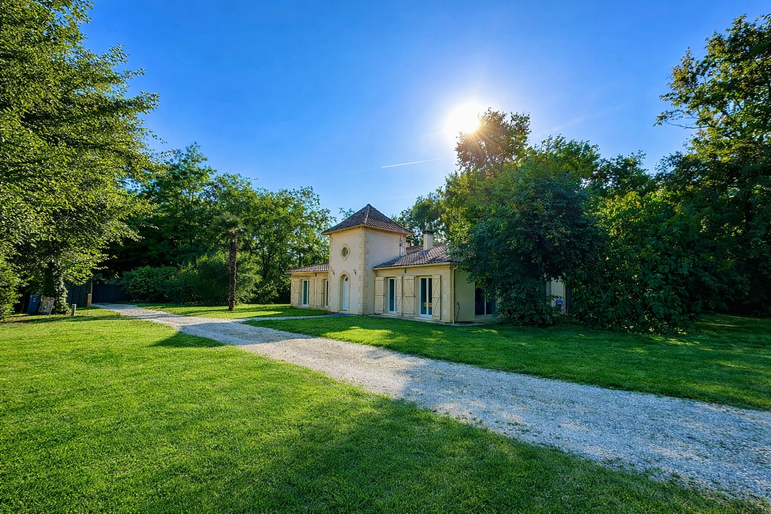 Huis van het domein, schuin aanzicht