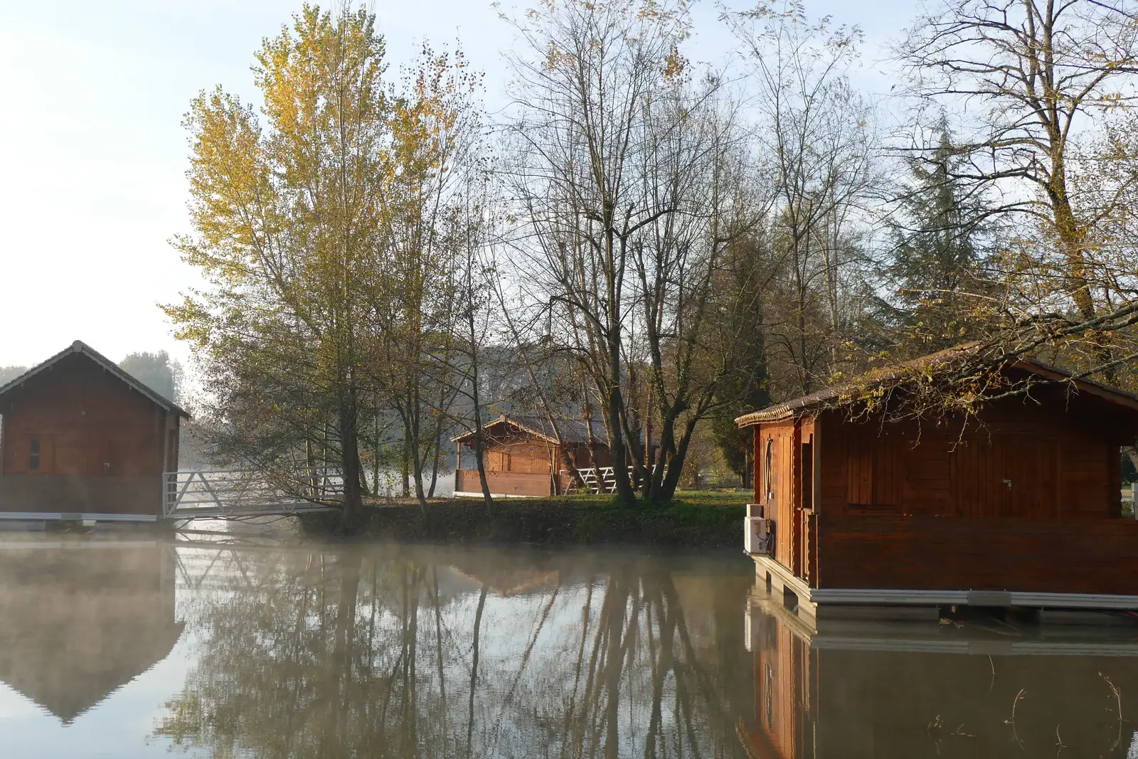 Lakeside at Domaine du Dahu, outdoor team-building space