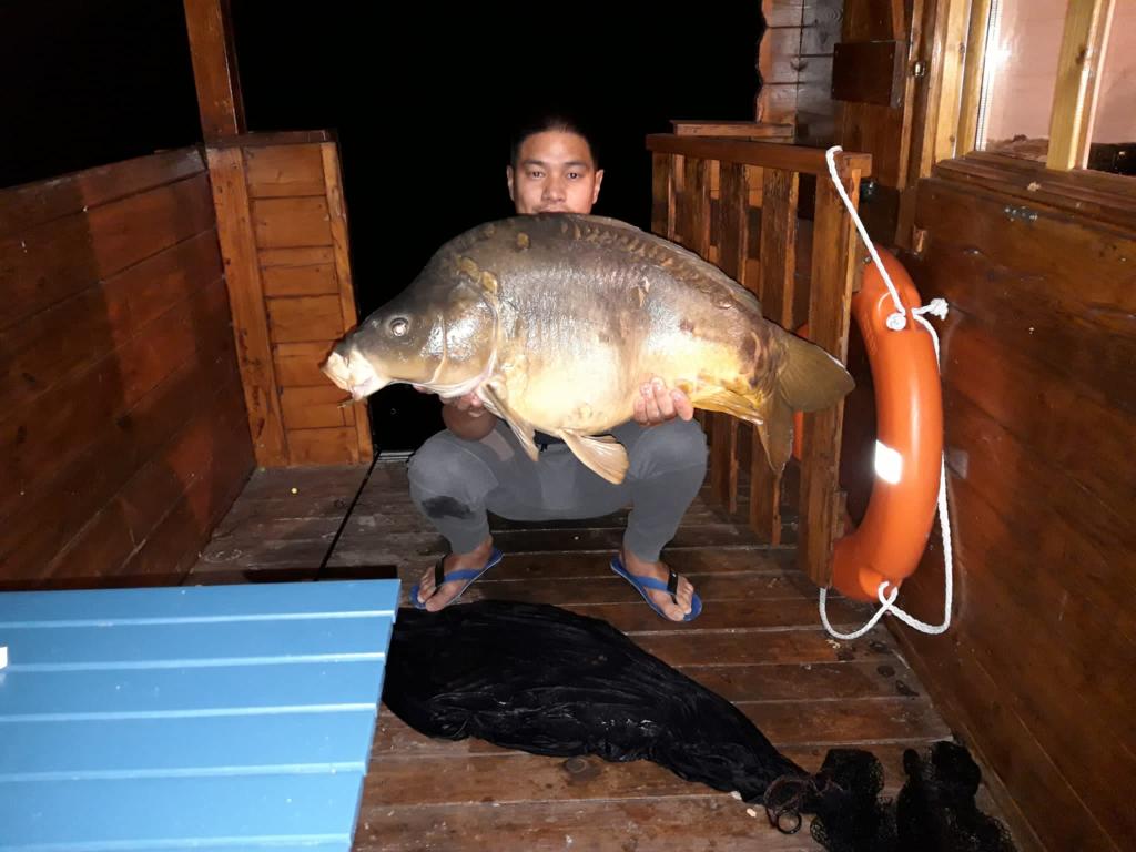 Pêche en famille sur le lac privé du Domaine du Dahu en Gironde
