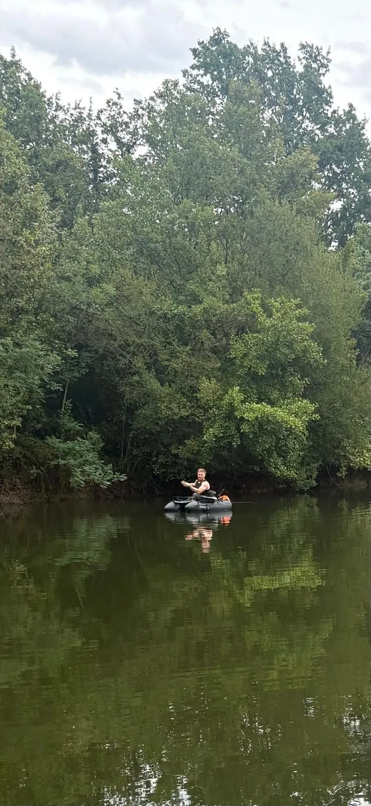 Float tube fishing on the Domaine du Dahu private lake in the Gironde