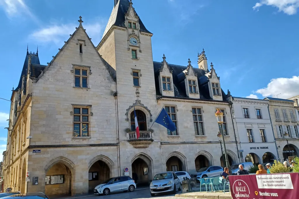 Libourne town hall and its arcades on Place Abel Surchamp
