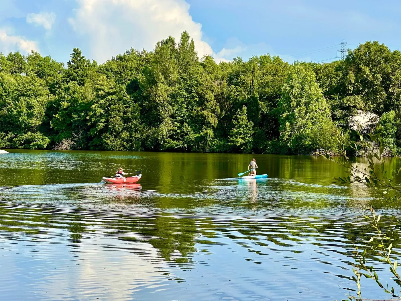Kayak and paddleboard on the private lake at Domaine du Dahu, for team-building activities