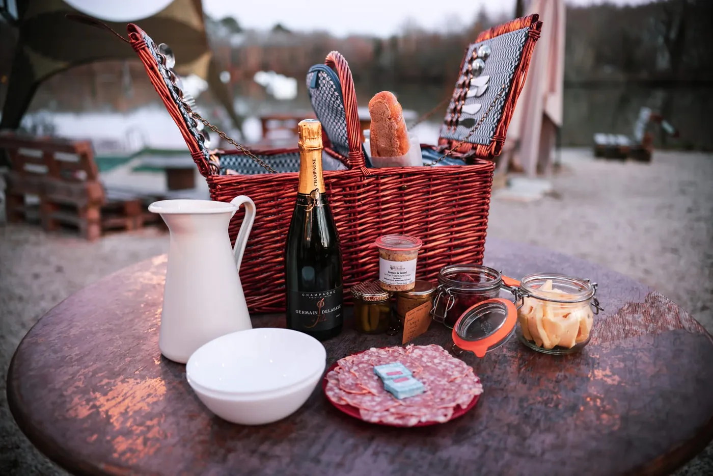 Picnic by the Domaine du Dahu private lake